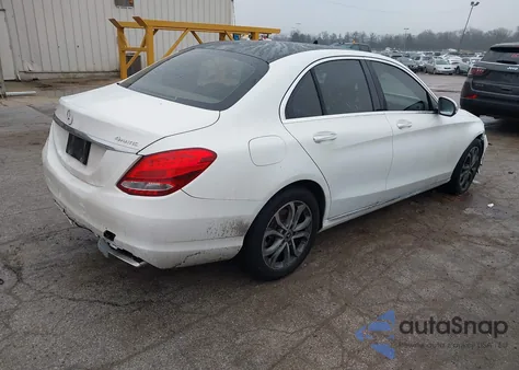 2017 Mercedes-Benz C 300 4Matic z USA, uszkodzony, nr VIN 55SWF4KB2HU223912